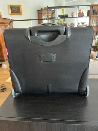 Maleta de cabina trolley negra con ruedas