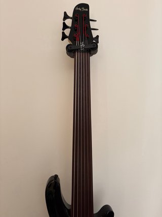 Bajo H. Benton 6 cuerdas Fretless