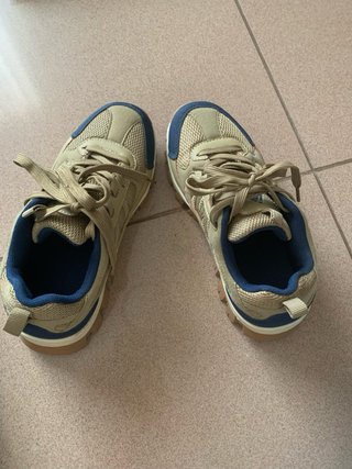 Zapatillas de montaña beige y azul
