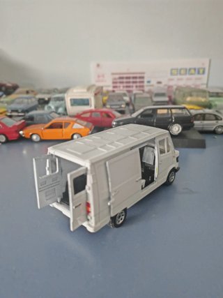 Mercedes 207D 1/43