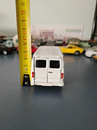 Mercedes 207D 1/43
