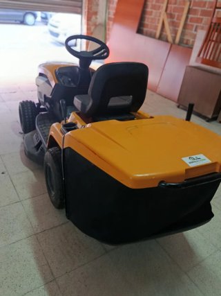 Tractor cortacésped STIGA naranja