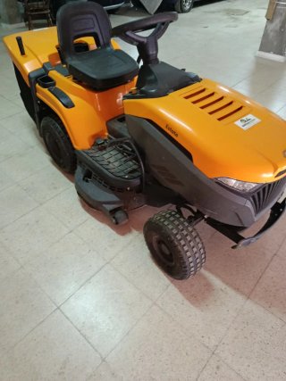 Tractor cortacésped STIGA naranja