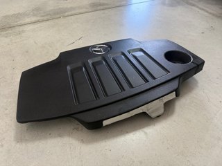 Tapa motor Mercedes GLA