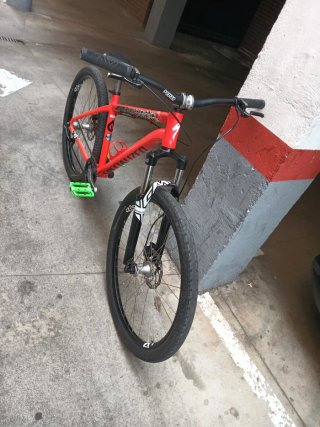 Bicicleta de Montaña Roja