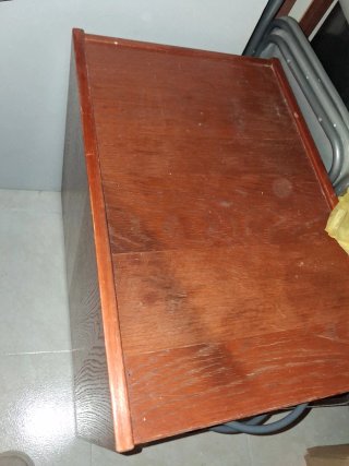 Cajonera de madera marrón