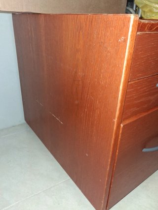 Cajonera de madera marrón