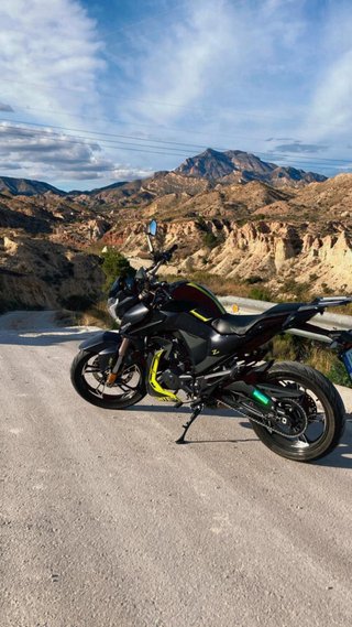 Zontes Z2 Naked Negra y Amarilla