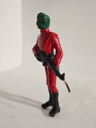Figura Lagarto Serie V Invasión Extraterrestre