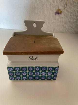 Salero vintage cerámica y madera