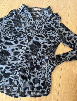 Blusa fina leopardo manga larga
