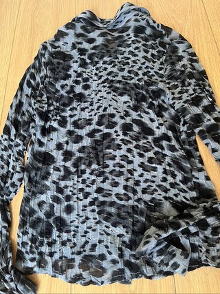 Blusa fina leopardo manga larga