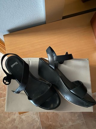 Sandalias negras Kamper