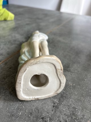 Figura porcelana niño estudiante