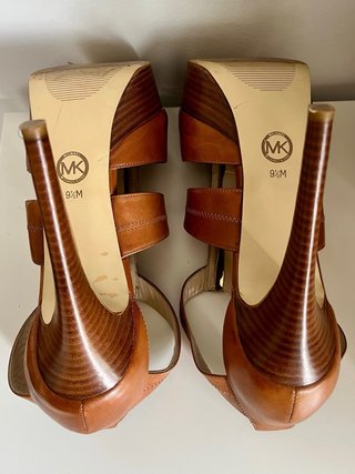 Sandalias Michael Kors Marrones y Doradas