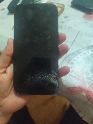 iPhone 16 Negro Roto
