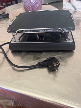 Parrilla eléctrica de piedra