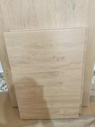Encimera de madera marrón.