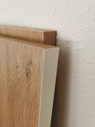 Encimera de madera marrón.