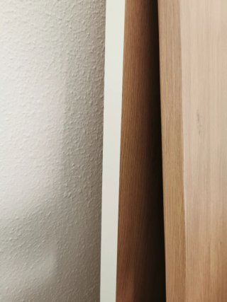 Encimera de madera marrón.