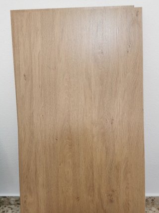 Encimera de madera marrón.