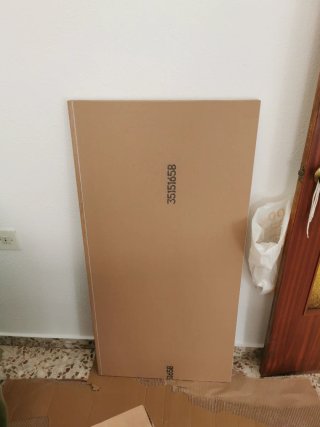 Encimera de madera marrón.