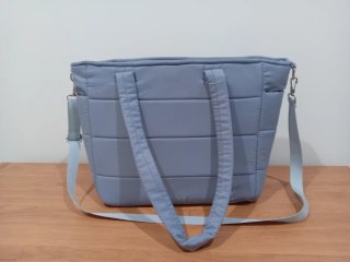 Bolso gris acolchado