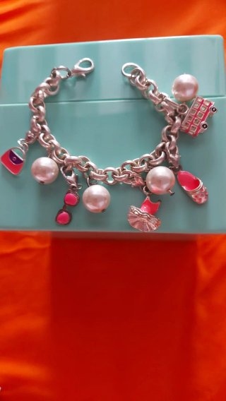 Pulsera Perlas y Dijes