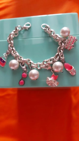 Pulsera Perlas y Dijes