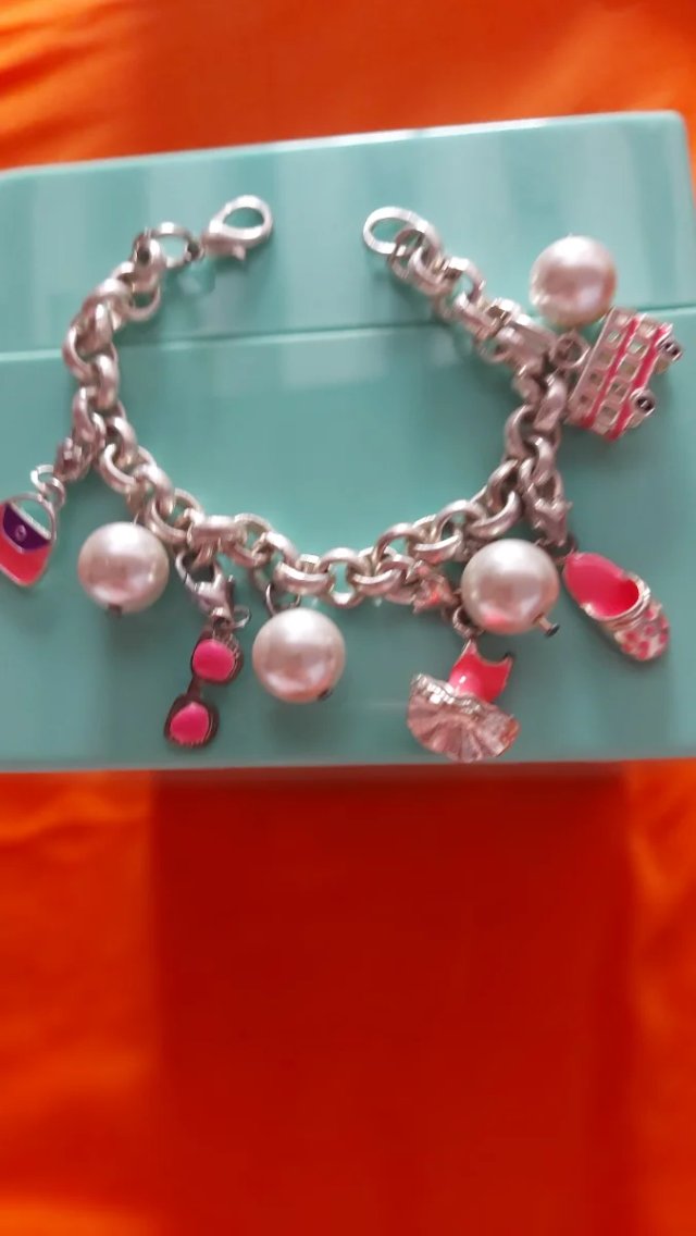 Pulsera Perlas y Dijes