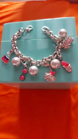 Pulsera Perlas y Dijes