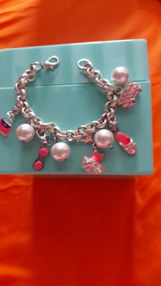 Pulsera Perlas y Dijes