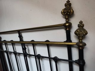 Antigua cama hierro y bronce de 1,05