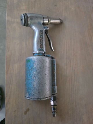 Remachadora Neumática Profesional LOBSTER AR-011-M