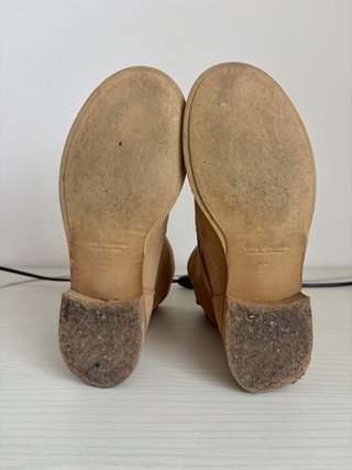 Stivaletti beige con fibbia