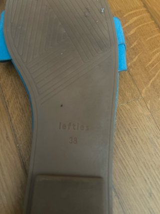 Sandalias azules planas