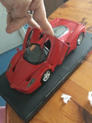Maqueta Ferrari Enzo Roja 27cmX12cm. ( A. X Lar.)