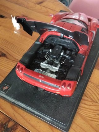 Maqueta Ferrari Enzo Roja 27cmX12cm. ( A. X Lar.)