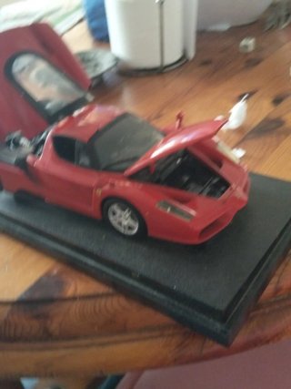 Maqueta Ferrari Enzo Roja 27cmX12cm. ( A. X Lar.)