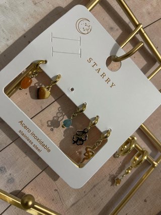 Pendientes con charms intercambiables