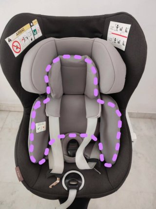Silla de coche GB gris y negro, con reductor bebe