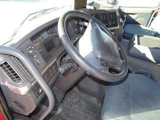 Volvo FM 330--CAMIONES CON GRUA