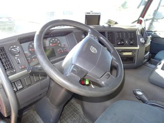 Volvo FM 330--CAMIONES CON GRUA
