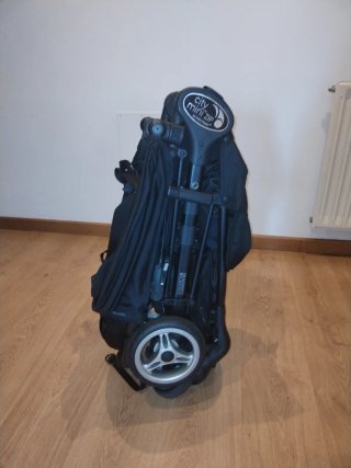 Silla de paseo City Mini Zip negra con extras.