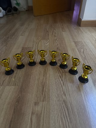 Copas de plástico doradas para premios