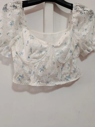 Top pizzo floreale manica corta