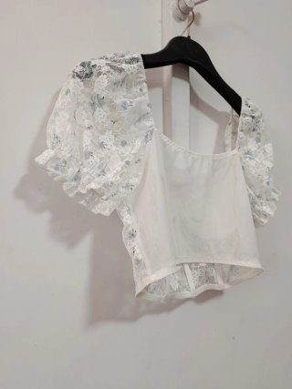 Top pizzo floreale manica corta