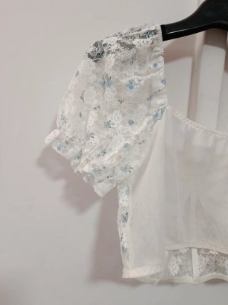 Top pizzo floreale manica corta