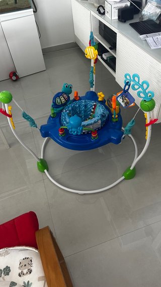 Columpio para bebé con juguetes. Negociable