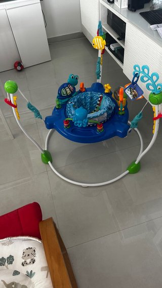 Columpio para bebé con juguetes. Negociable